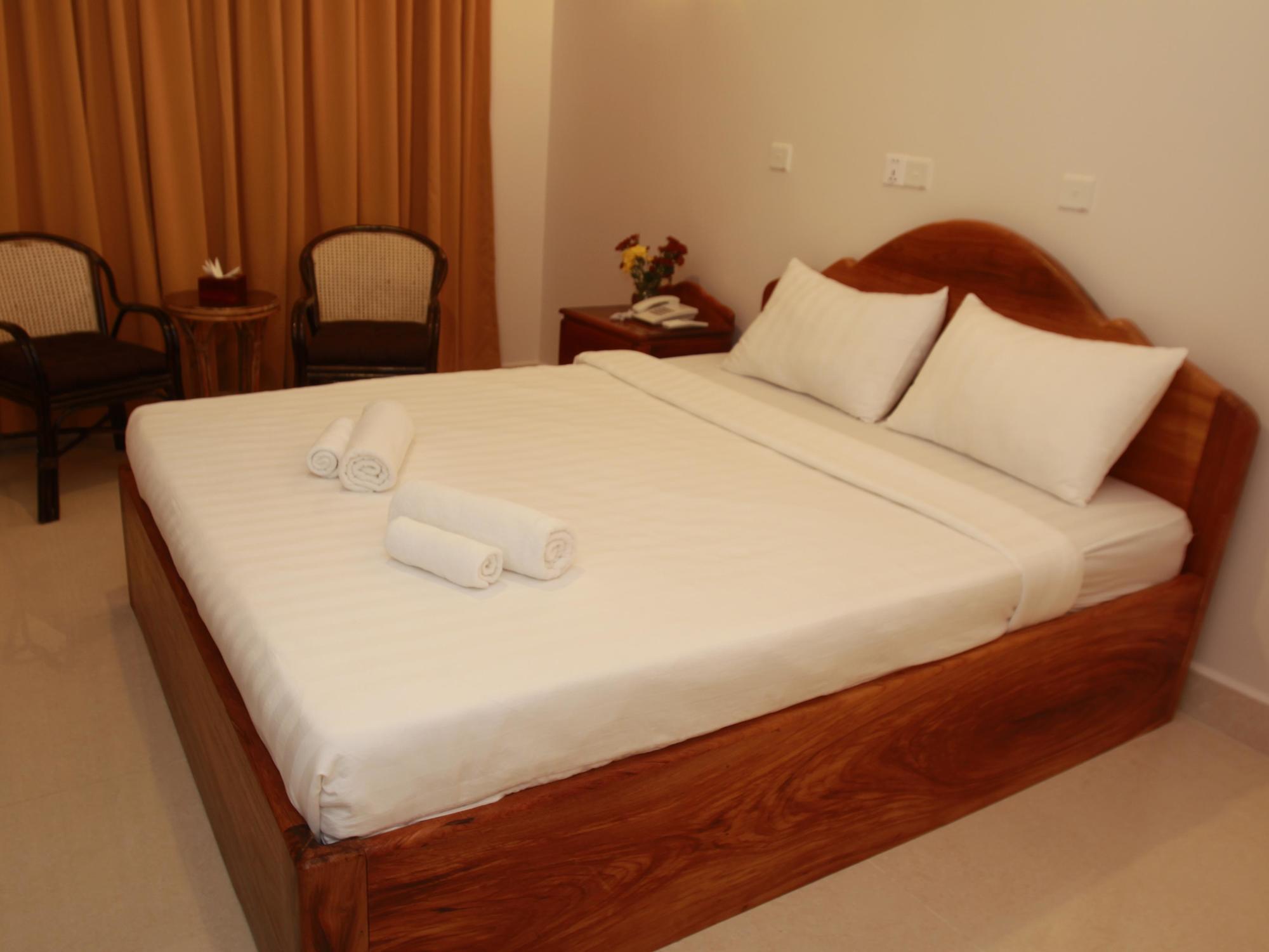 White Beach Hotel Sihanoukville Exterior photo