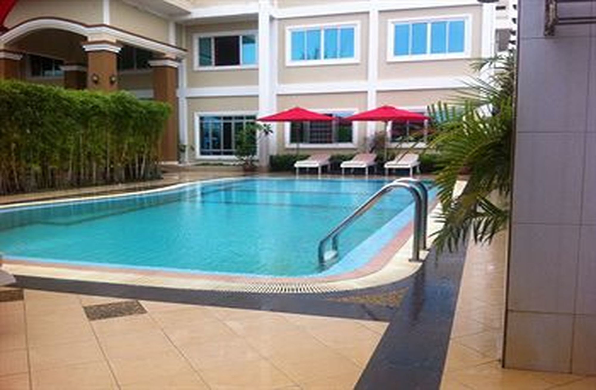 White Beach Hotel Sihanoukville Exterior photo