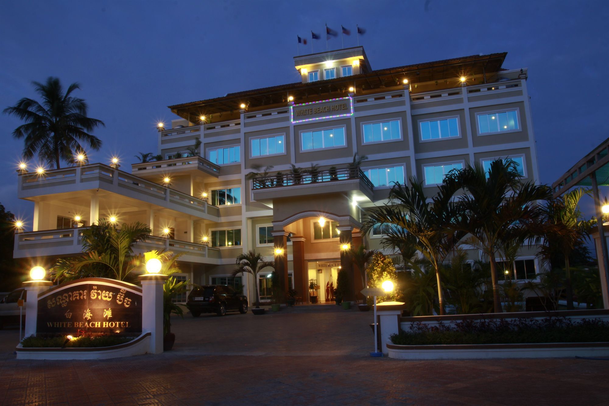 White Beach Hotel Sihanoukville Exterior photo