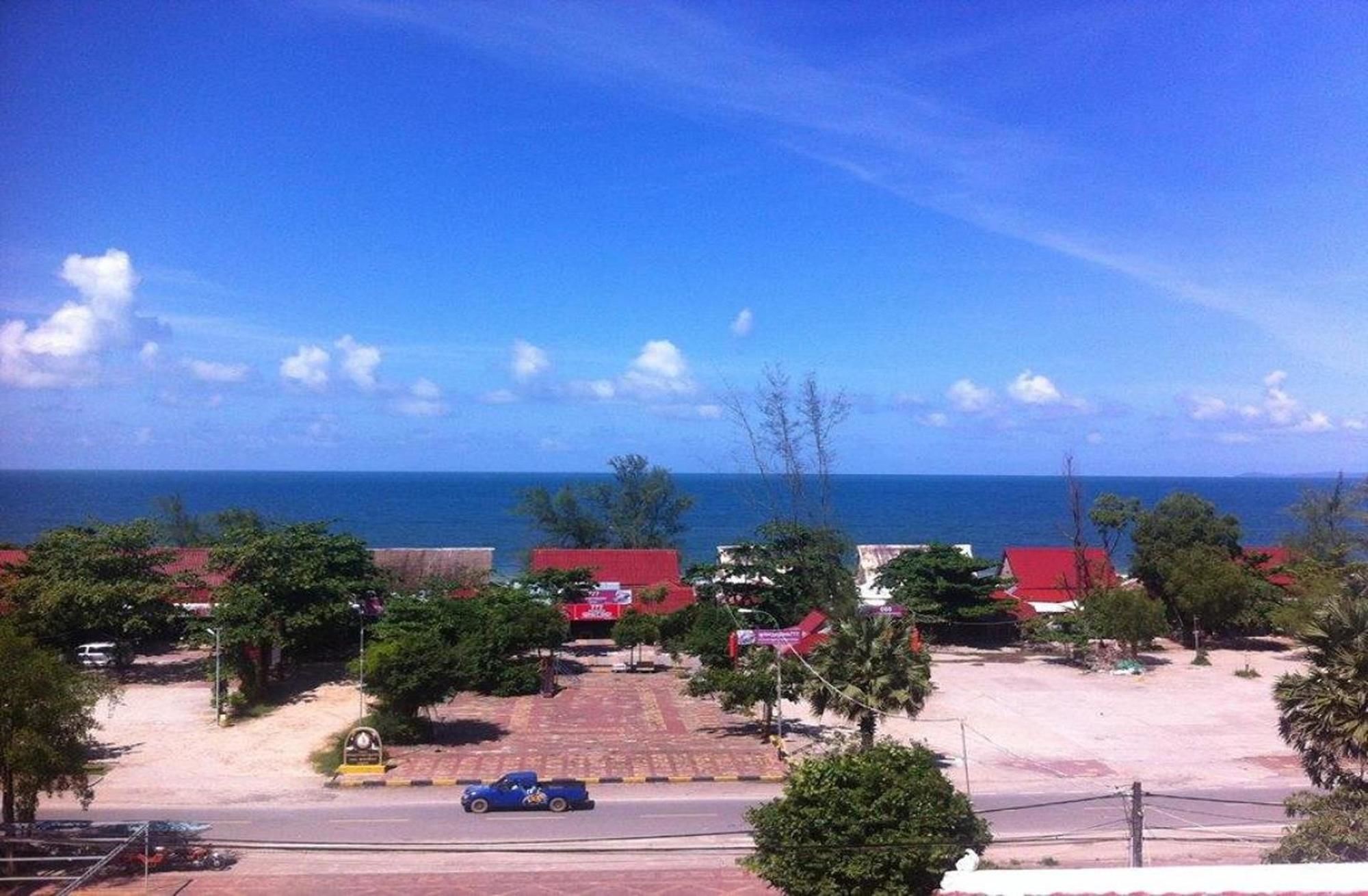 White Beach Hotel Sihanoukville Exterior photo