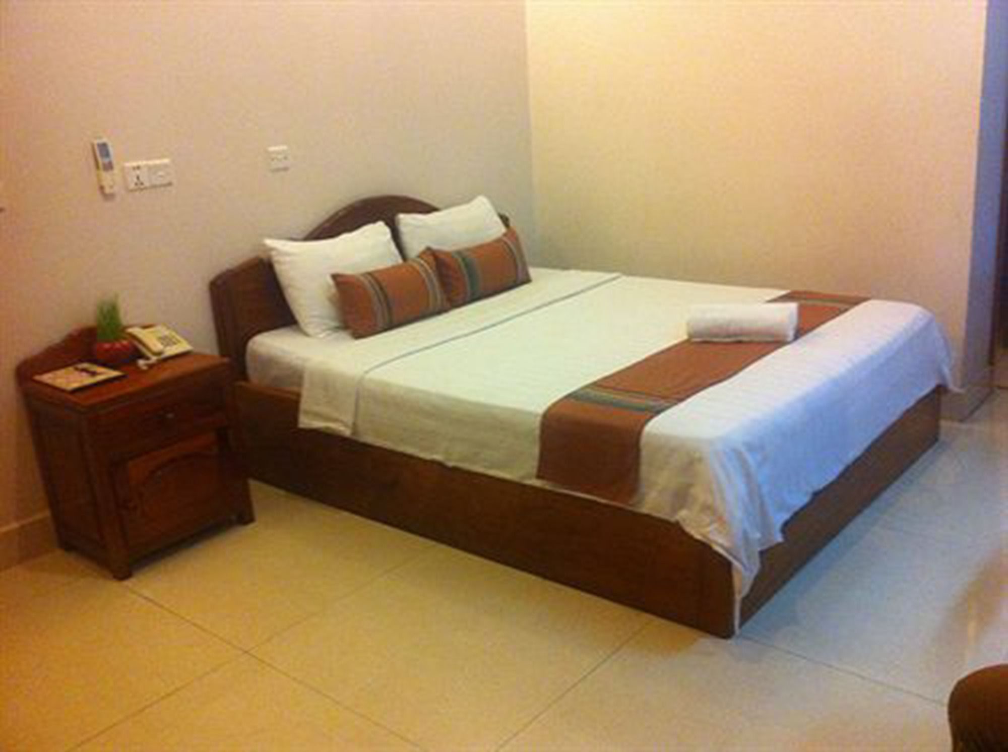 White Beach Hotel Sihanoukville Exterior photo